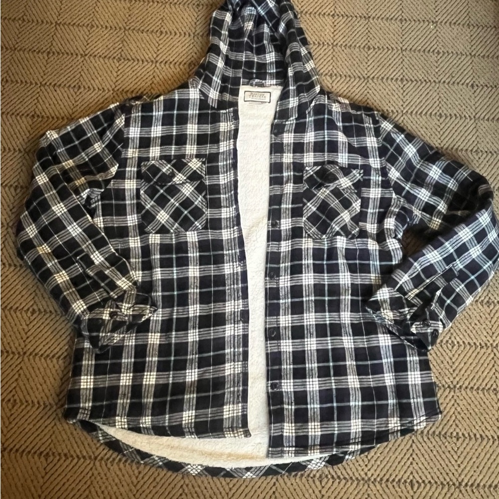 Boston Traders women’s Black and White Plaid Sherpa Lined Hooded flannel